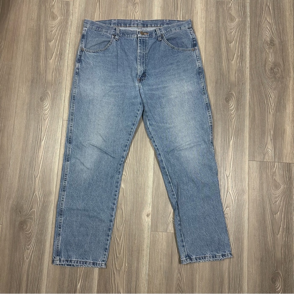 Rustler medium wash vintage straight leg denim jeans size 36x29‎